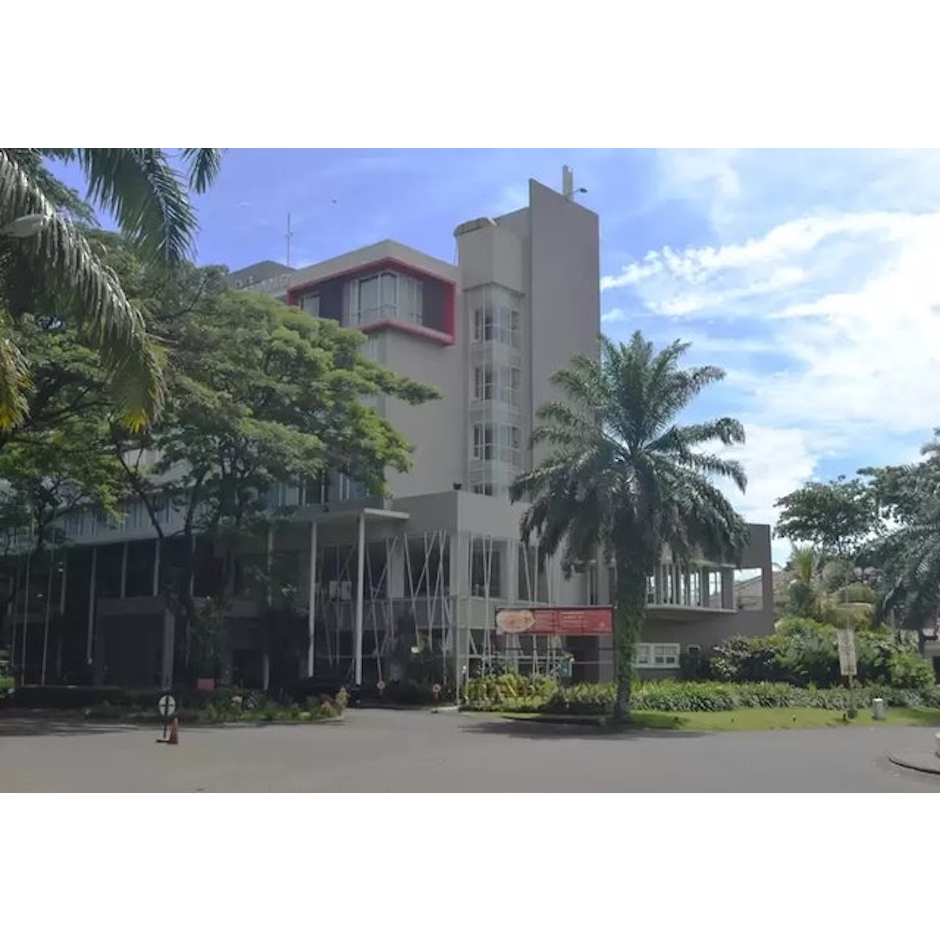 Grand Cakra Hotel Translation missing: id.activerecord.decorators.item_part_image/alt