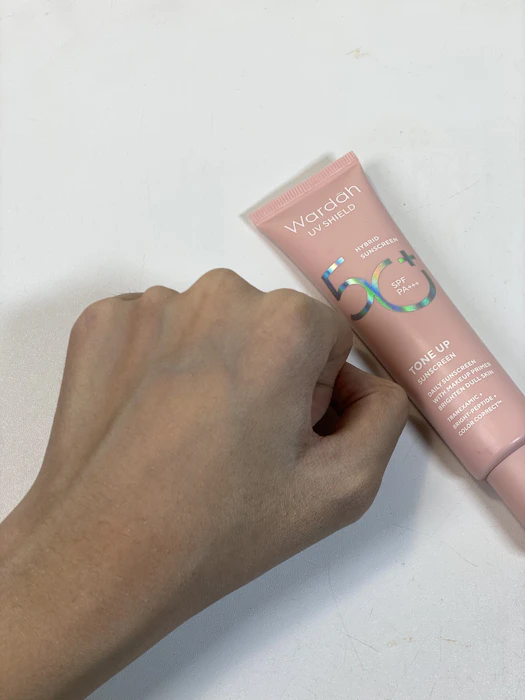 Paragon Technology and Innovation Wardah UV Shield Tinted Tone Up SPF 50 PA++++ Translation missing: id.activerecord.decorators.item_part_image/alt