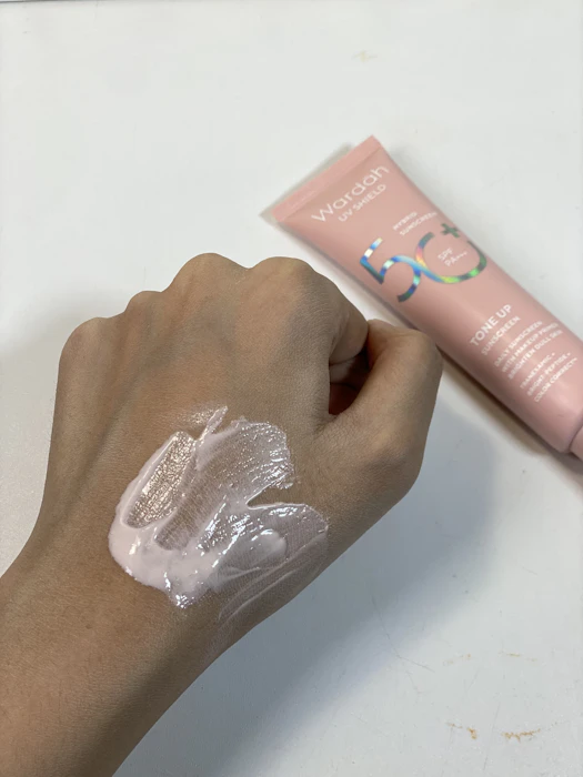 Paragon Technology and Innovation Wardah UV Shield Tinted Tone Up SPF 50 PA++++ Translation missing: id.activerecord.decorators.item_part_image/alt