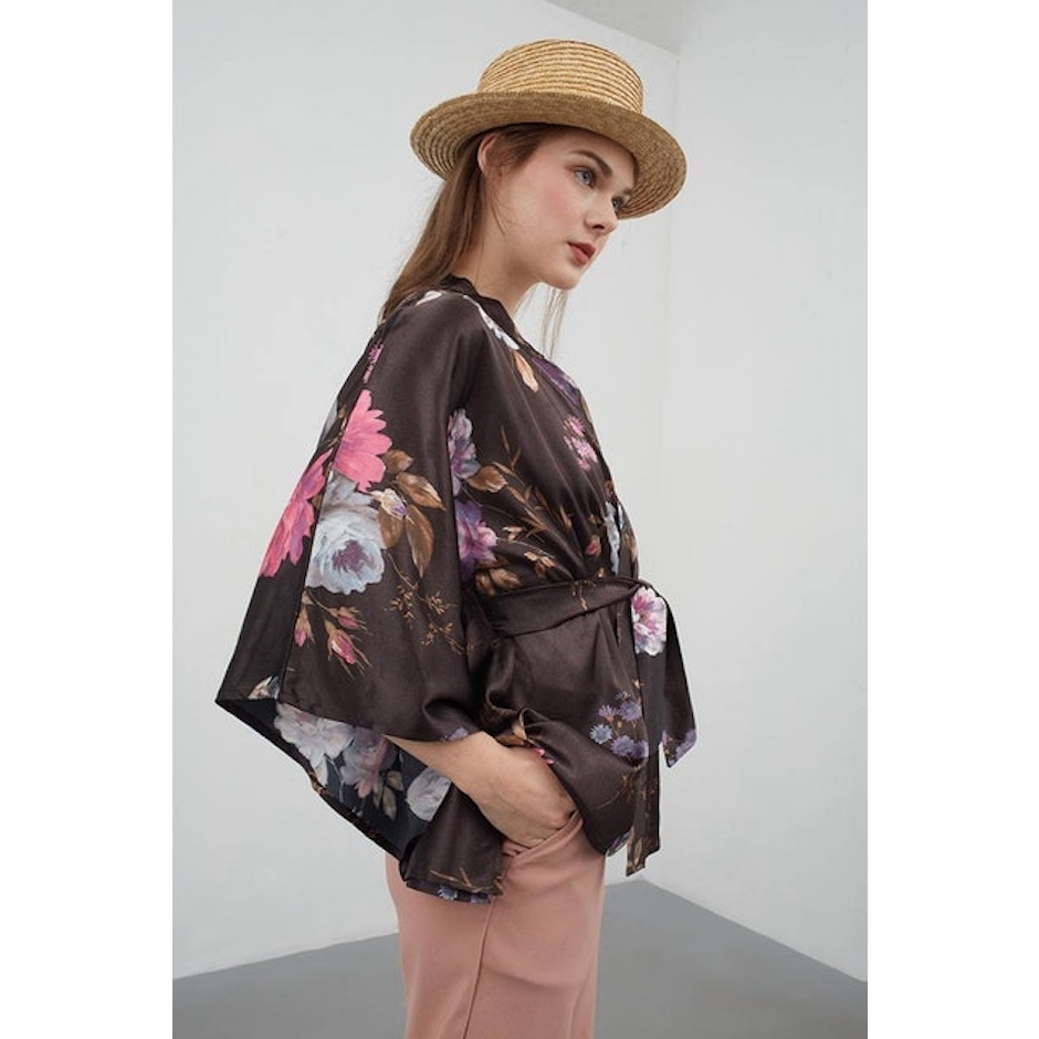 Berrybenka Brigit Floral Kimono Translation missing: id.activerecord.decorators.item_part_image/alt