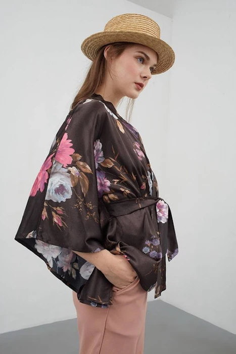 Berrybenka Brigit Floral Kimono Translation missing: id.activerecord.decorators.item_part_image/alt