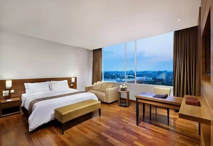 Grand Cakra Hotel Translation missing: id.activerecord.decorators.item_part_image/alt