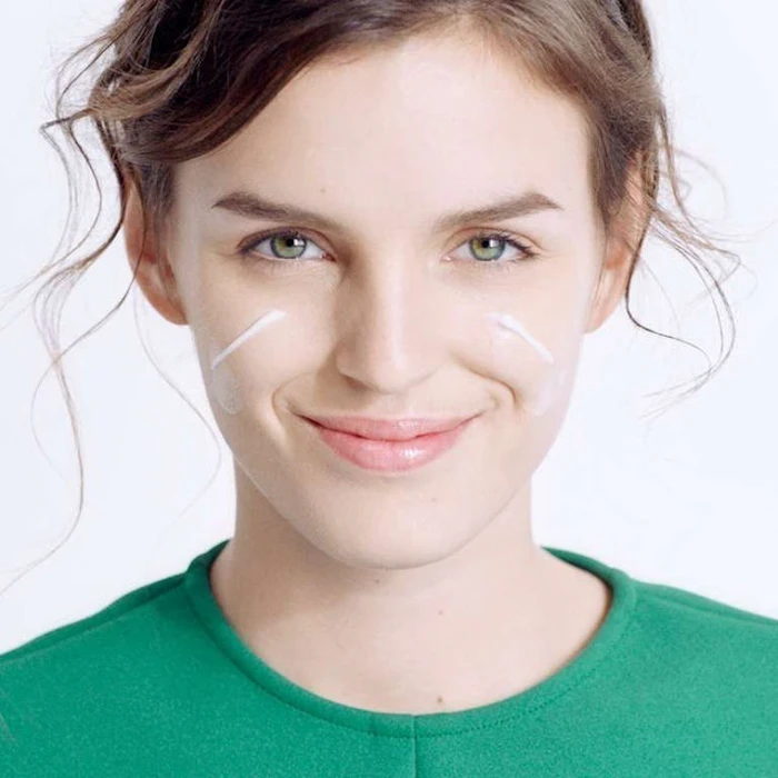 Simple Kind to Skin Hydrating Light Moisturiser Translation missing: id.activerecord.decorators.item_part_image/alt