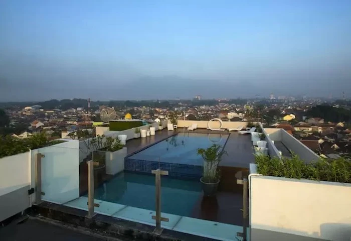 Maxone Hotels Malang Translation missing: id.activerecord.decorators.item_part_image/alt