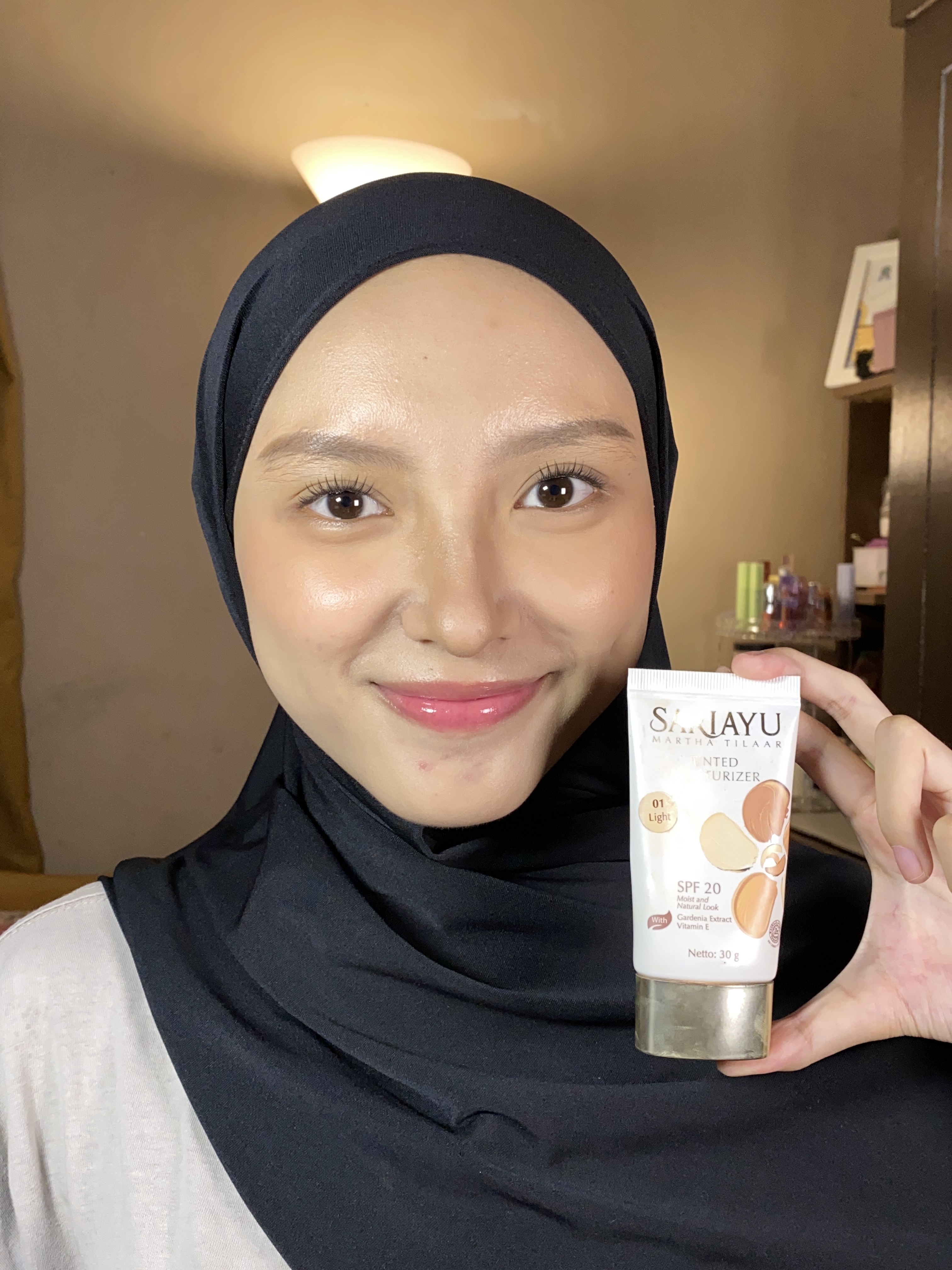 PT Martina Berto Tbk Sariayu Tinted Moisturizer Translation missing: id.activerecord.decorators.item_part_image/alt
