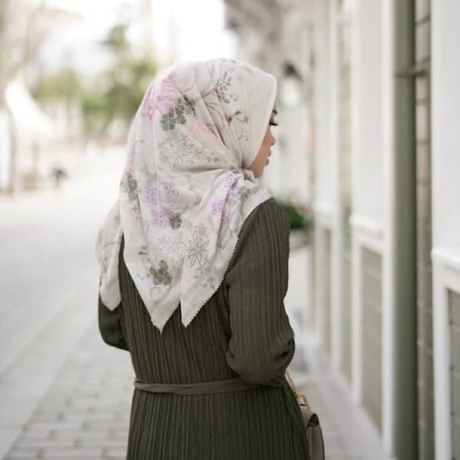 Buttonscarves Sofya Square Translation missing: id.activerecord.decorators.item_part_image/alt