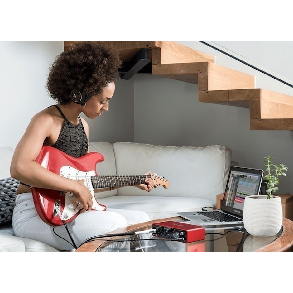 Focusrite Scarlett 212 Translation missing: id.activerecord.decorators.item_part_image/alt
