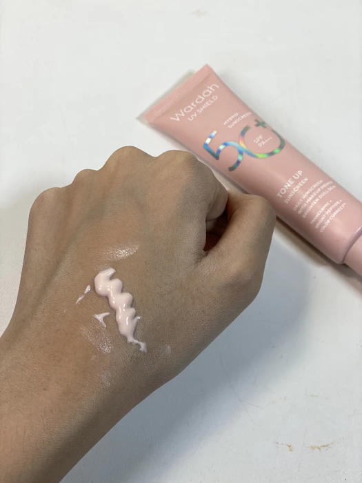 Paragon Technology and Innovation Wardah UV Shield Tinted Tone Up SPF 50 PA++++ Translation missing: id.activerecord.decorators.item_part_image/alt