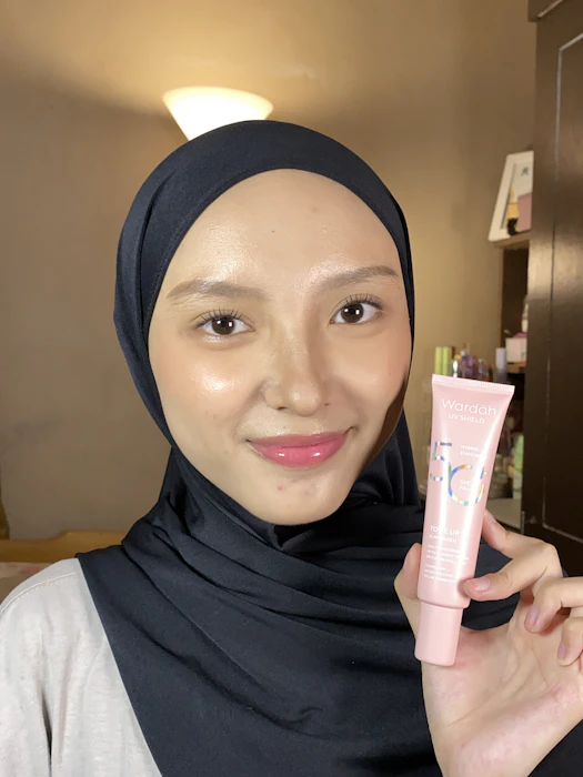 Paragon Technology and Innovation Wardah UV Shield Tinted Tone Up SPF 50 PA++++ Translation missing: id.activerecord.decorators.item_part_image/alt