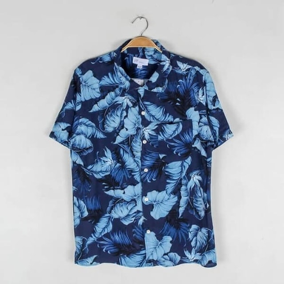 GAP Standard Fit Tropical Print Short Sleeve Shirt Translation missing: id.activerecord.decorators.item_part_image/alt