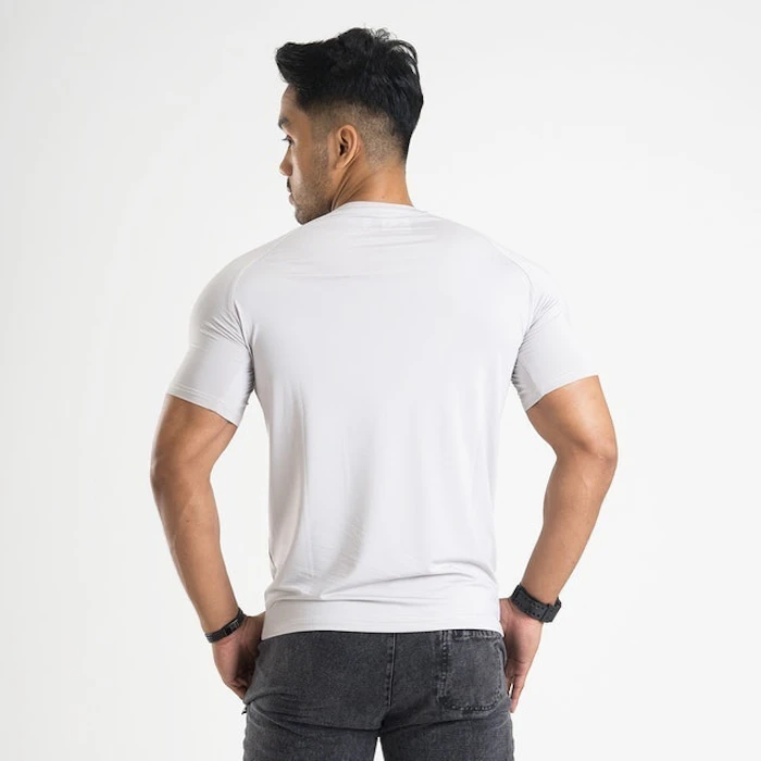 Neveres Light Performance Tee – Silver Translation missing: id.activerecord.decorators.item_part_image/alt