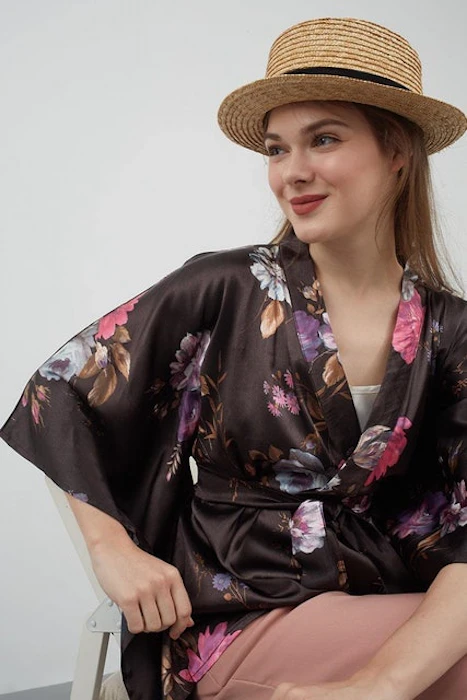 Berrybenka Brigit Floral Kimono Translation missing: id.activerecord.decorators.item_part_image/alt