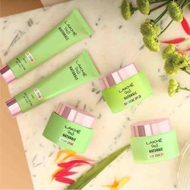 Lakme  9to5 Naturale CC Cream Translation missing: id.activerecord.decorators.item_part_image/alt
