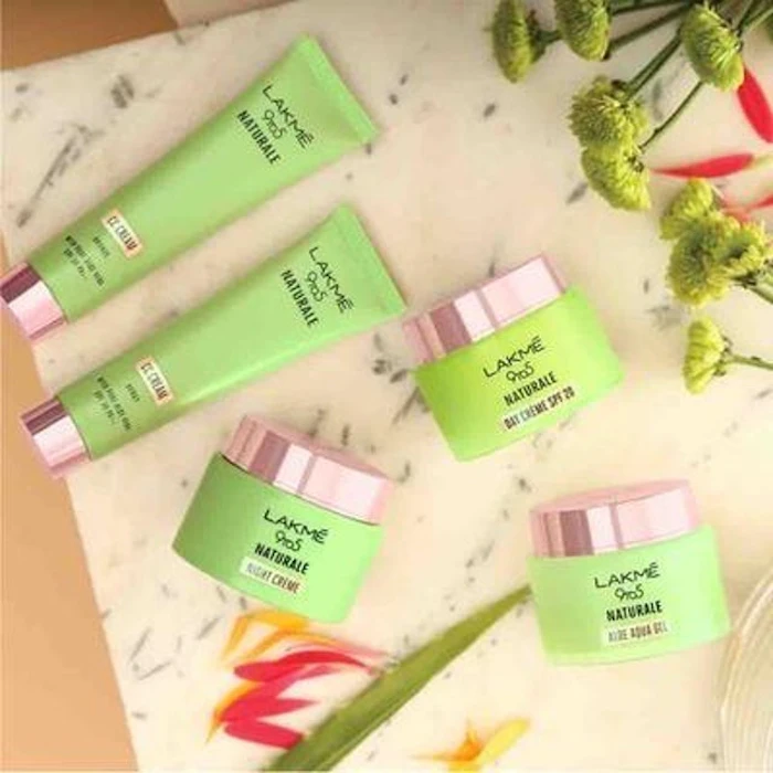 Lakme 9to5 Naturale CC Cream Translation missing: id.activerecord.decorators.item_part_image/alt