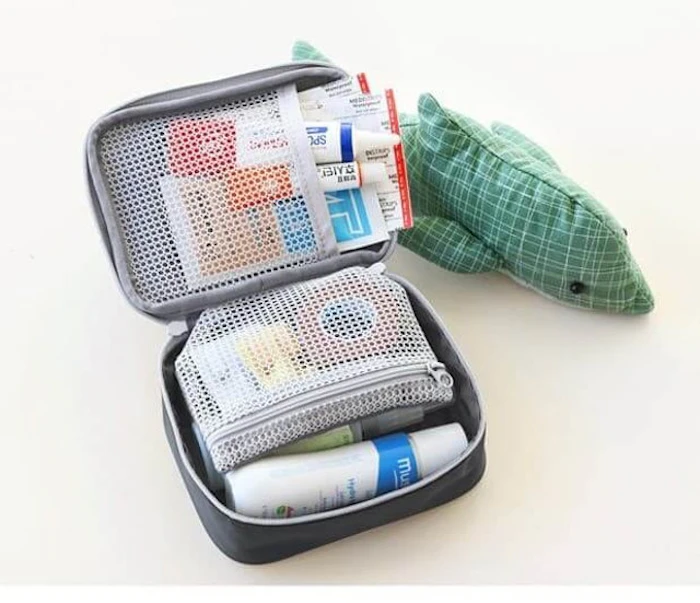 Mini Kit First Aid Pouch Translation missing: id.activerecord.decorators.item_part_image/alt