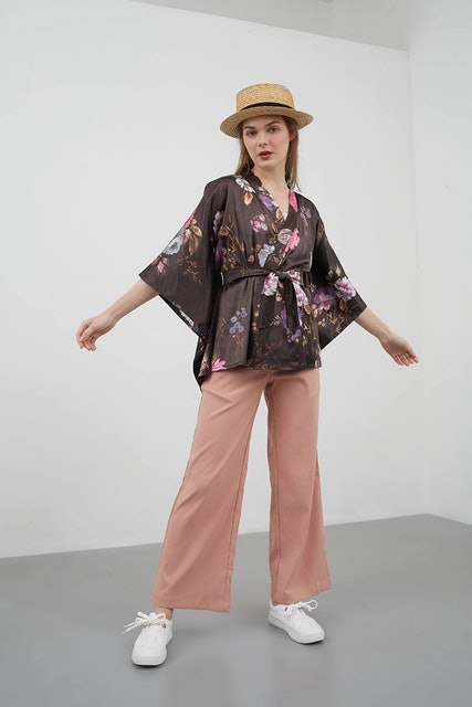 Berrybenka  Brigit Floral Kimono Translation missing: id.activerecord.decorators.item_part_image/alt