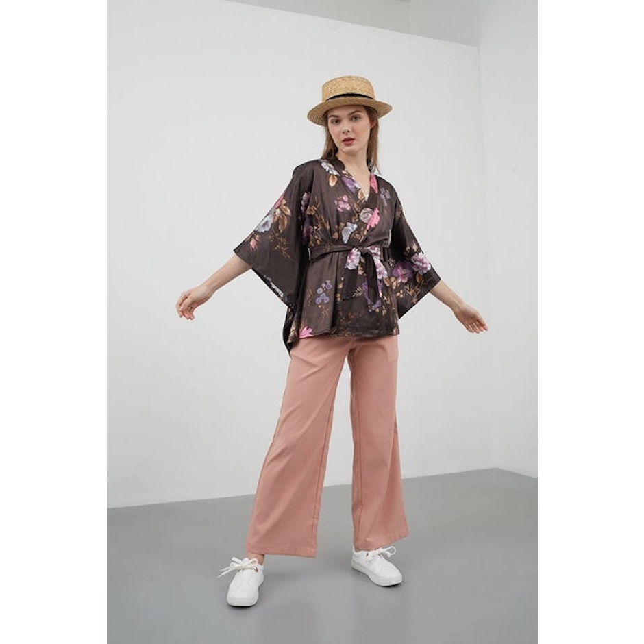 Berrybenka Brigit Floral Kimono Translation missing: id.activerecord.decorators.item_part_image/alt