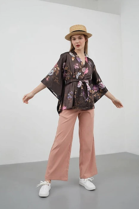 Berrybenka Brigit Floral Kimono Translation missing: id.activerecord.decorators.item_part_image/alt