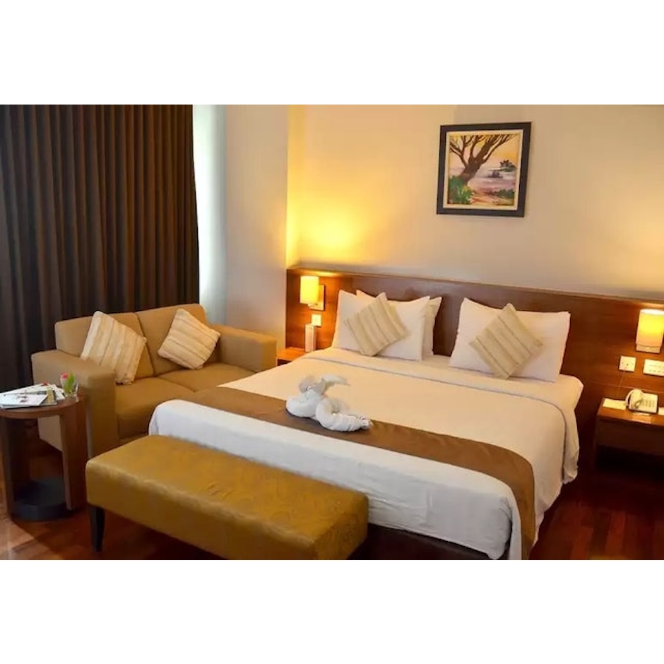 Grand Cakra Hotel Translation missing: id.activerecord.decorators.item_part_image/alt