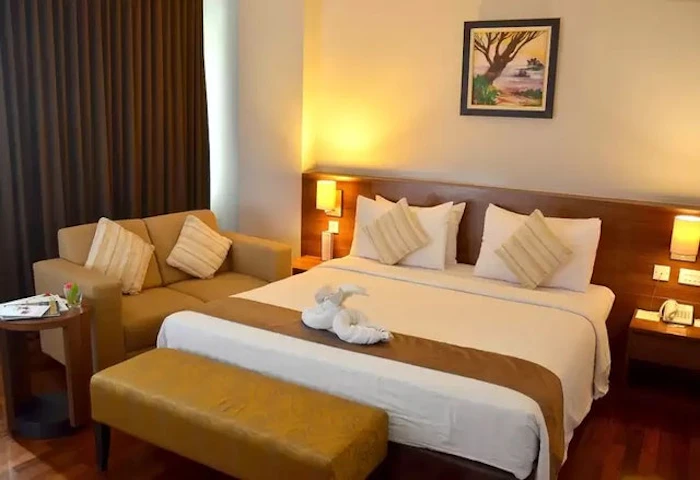 Grand Cakra Hotel Translation missing: id.activerecord.decorators.item_part_image/alt