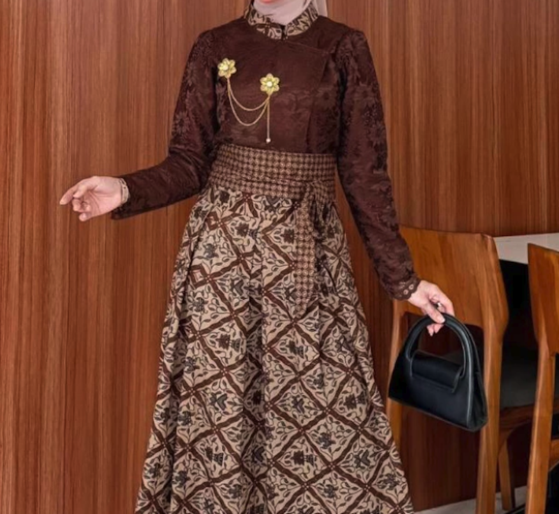 Queen Bee Fashion Dress Kebaya Janggan Brokat Kombinasi Batik 5