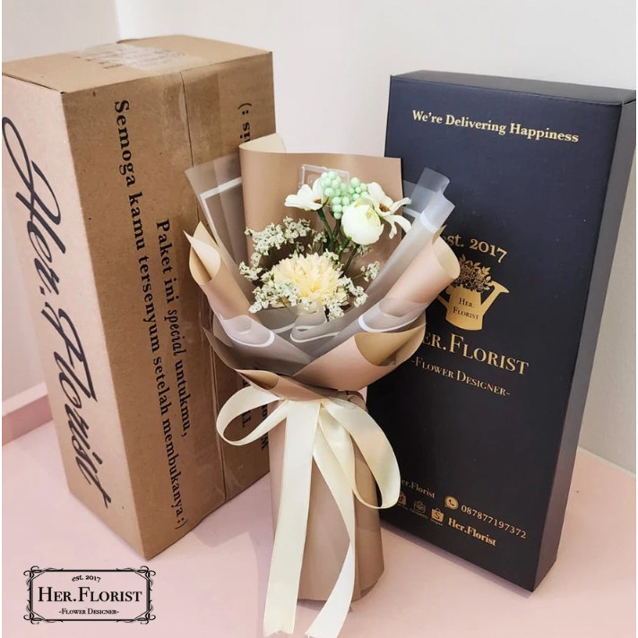 Her.Florist Carnation Single Soap & Dried Flower Bouquet 5