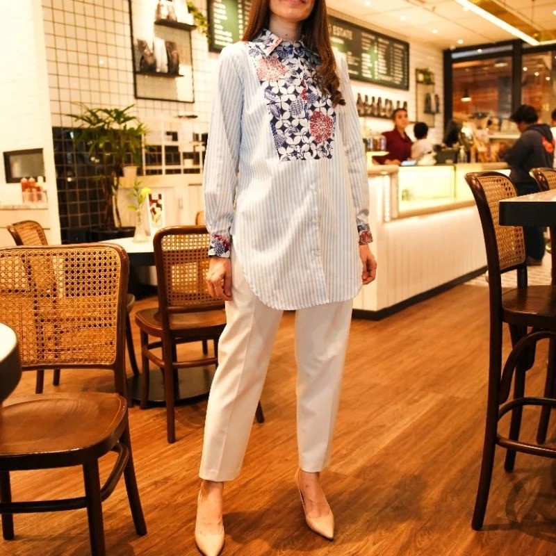  Sovinska Blouse Batik Tulis Salur Biru  B 151