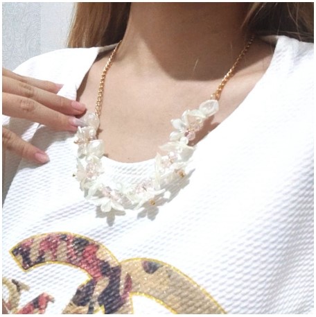 Vileo Handicraft Darlene Crystal Flowery Pearl Necklace