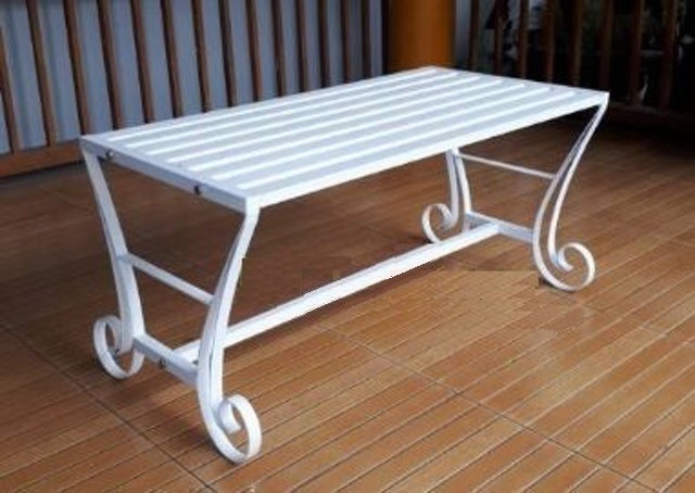 Meja Teras Besi