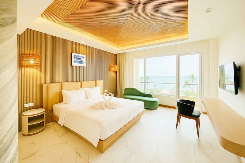 Queen Of The South Resort 5