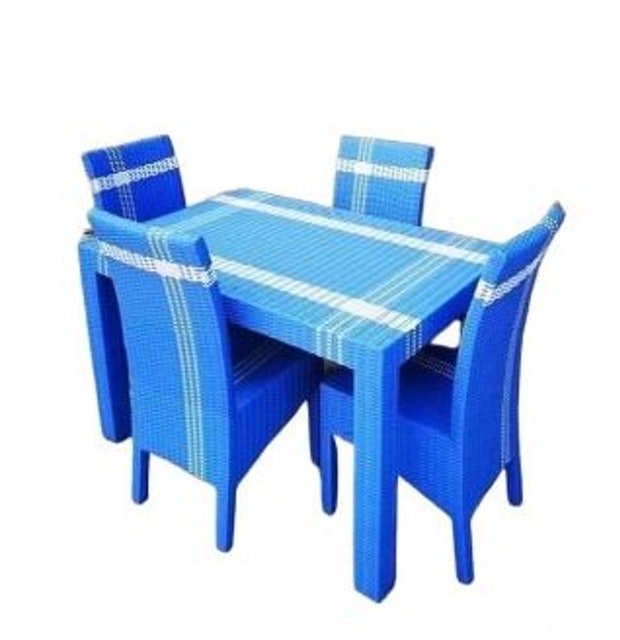 Set Meja dan 4 Kursi Rotan Sintetis Minimalis