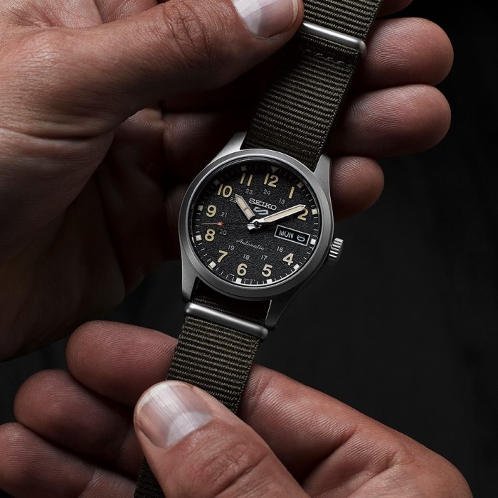SEIKO 5 Sports Field Series SRPJ85