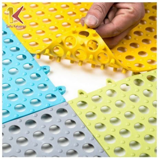 Satu Keluarga Keset Lantai Polkadot C236