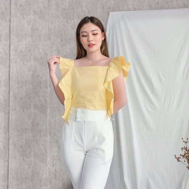10 Rekomendasi Atasan Warna Kuning untuk Wanita Terbaik  3