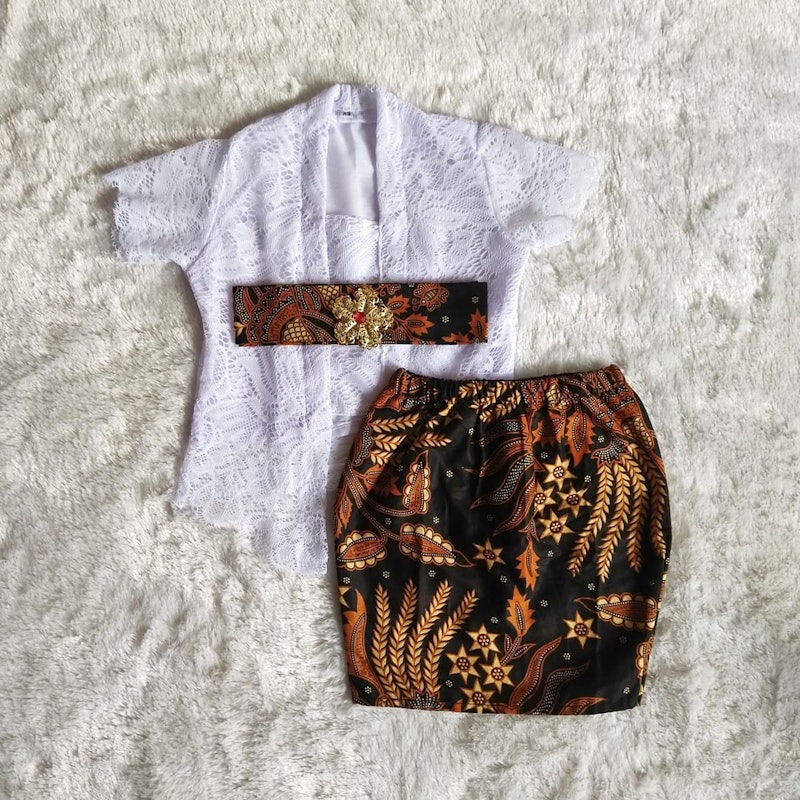 Setelan Kebaya Kutubaru Furing Rok Span Pendek 4