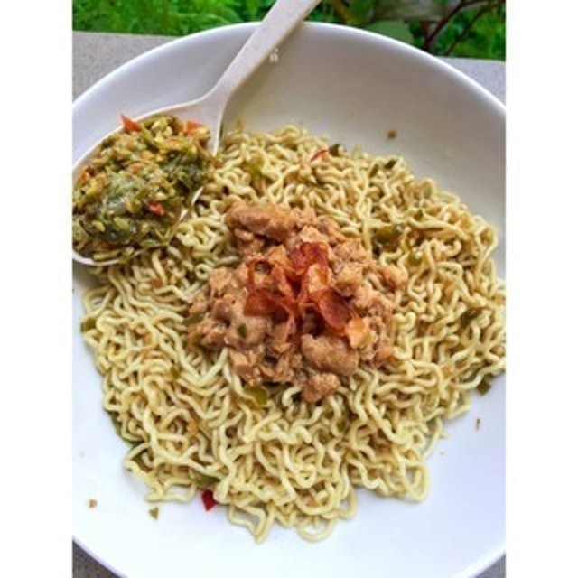 Gerobak Opa Mie Ayam Rebus Sambal Ijo