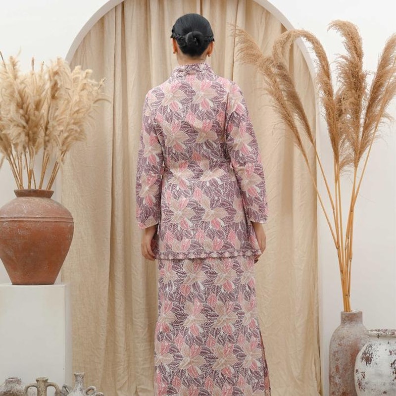 Evanthe Alura One Set Kebaya Rok Batik 3