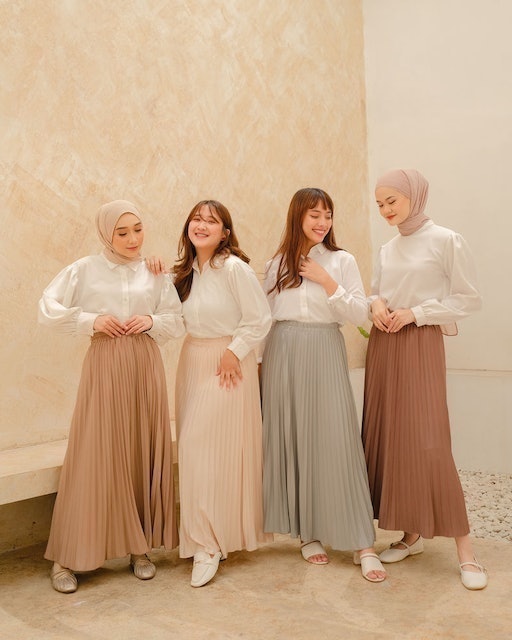 Padu Padan Rok Style Hijab Rok Tutu 10 Rekomendasi Maxi Skirt