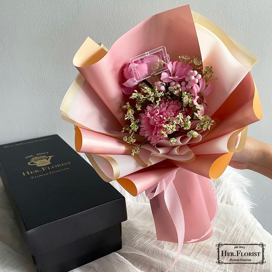 Her.Florist Carnation Single Soap & Dried Flower Bouquet 4