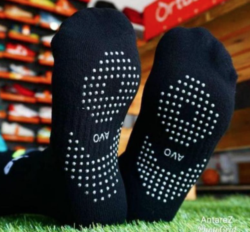 Avo Kaus Kaki Bola Antislip Panjang R8