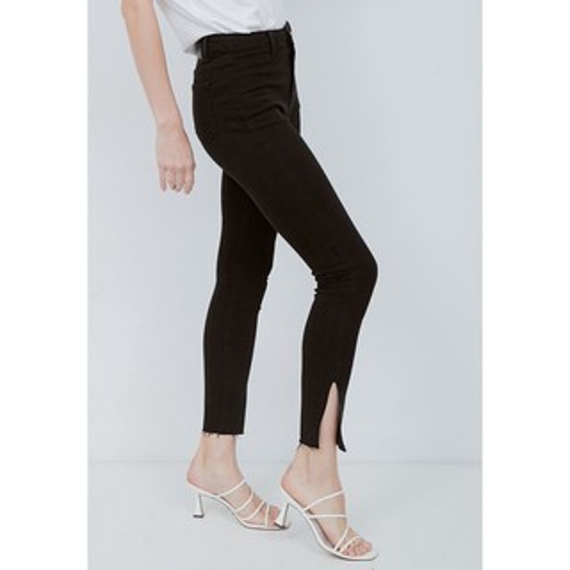 10 Rekomendasi Celana Jeans Hitam untuk Wanita Terbaik  4