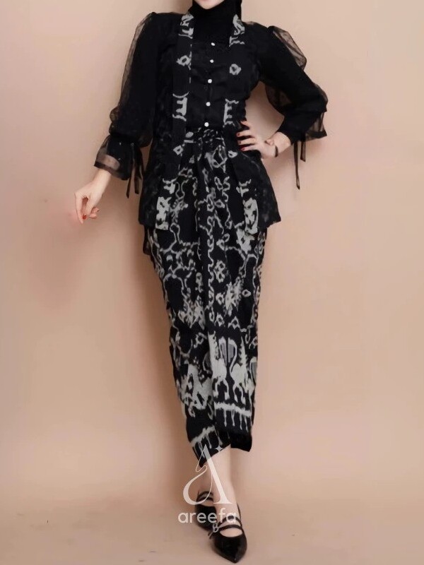 Areefa Puspa Kebaya Set