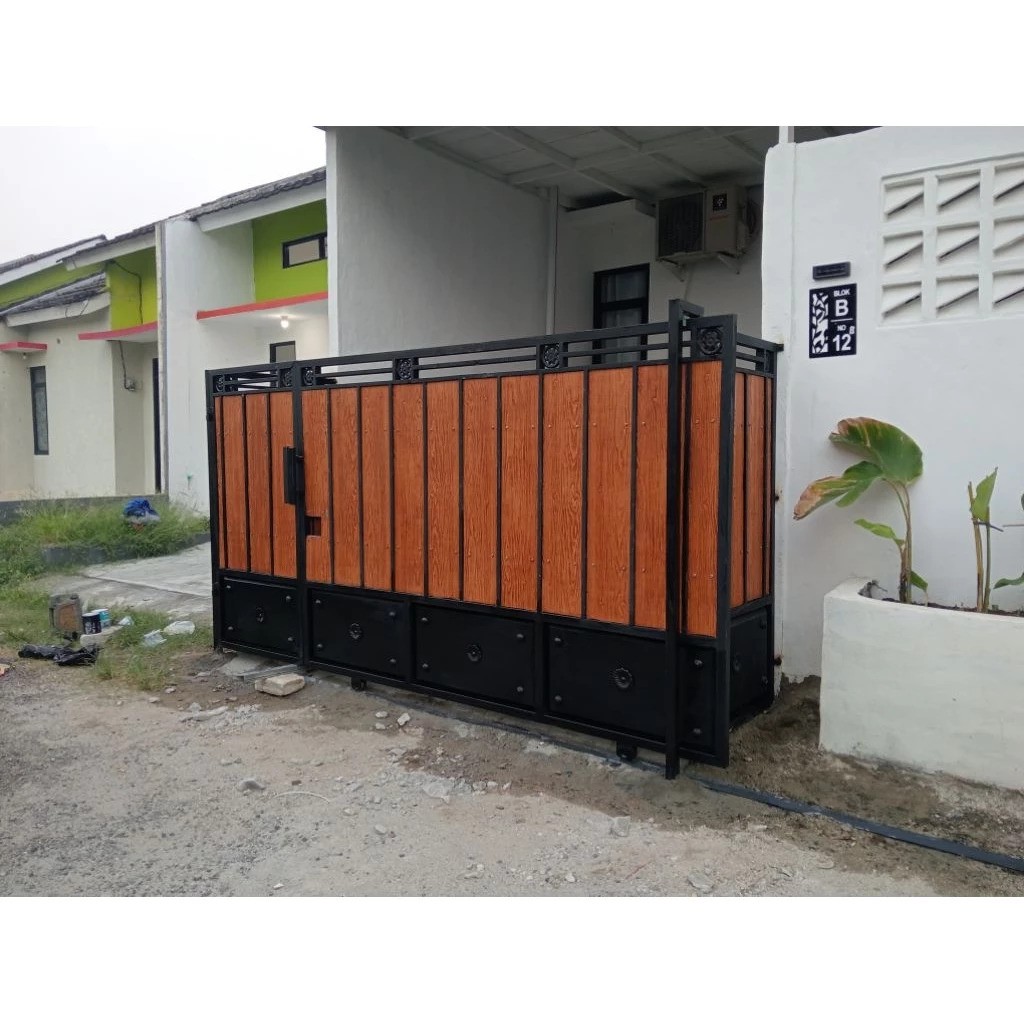 UD Super Las Vegas Pintu Garasi Minimalis 3