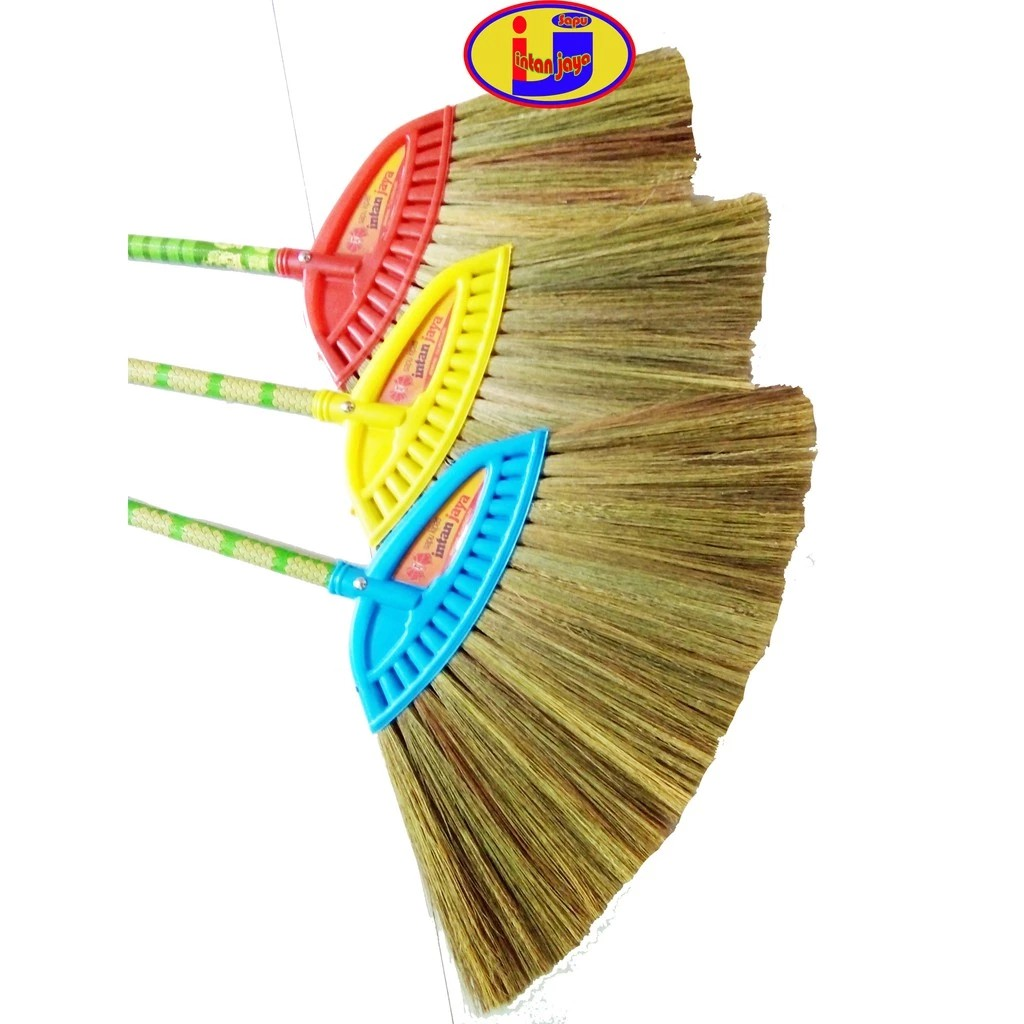 Intan Jaya Sapu Lantai Rayung