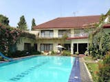 10 Rekomendasi Villa dengan Private Pool di Puncak Terbaik 4