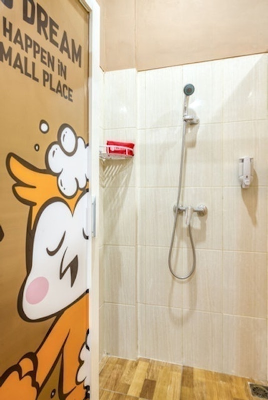 RedDoorz Hostel near Malang Train Station 3 5