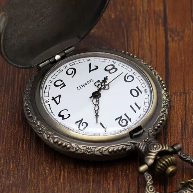 Jam Saku One Piece Bajak Laut Monkey D Luffy