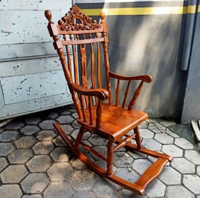 Kursi Goyang Antik Jati