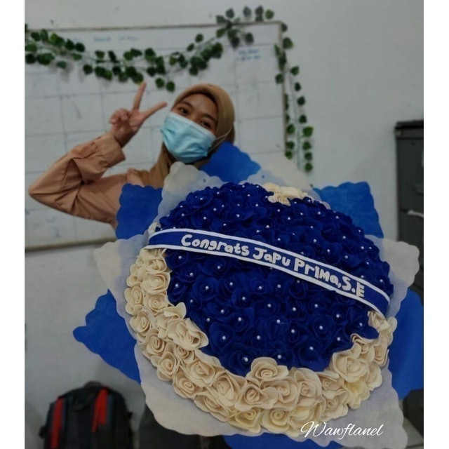 Buket Bunga Flanel Jumbo Hadiah Wisuda 3