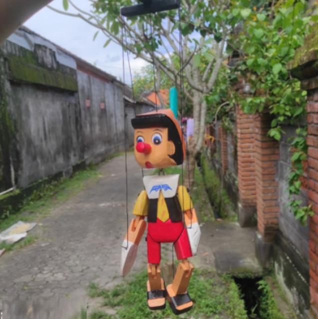 Boneka Pinokio Gantung Tali
